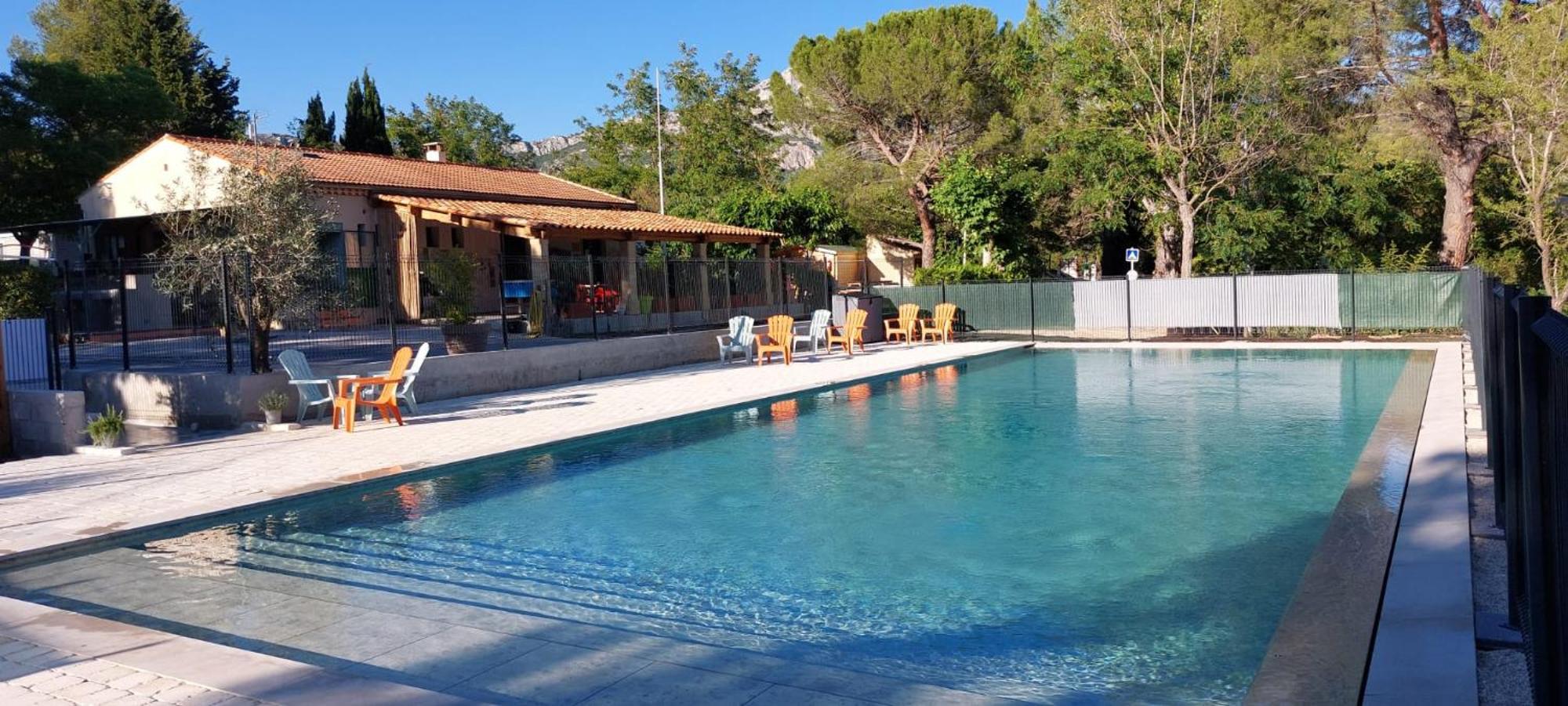 Sainte Victoire Camping *